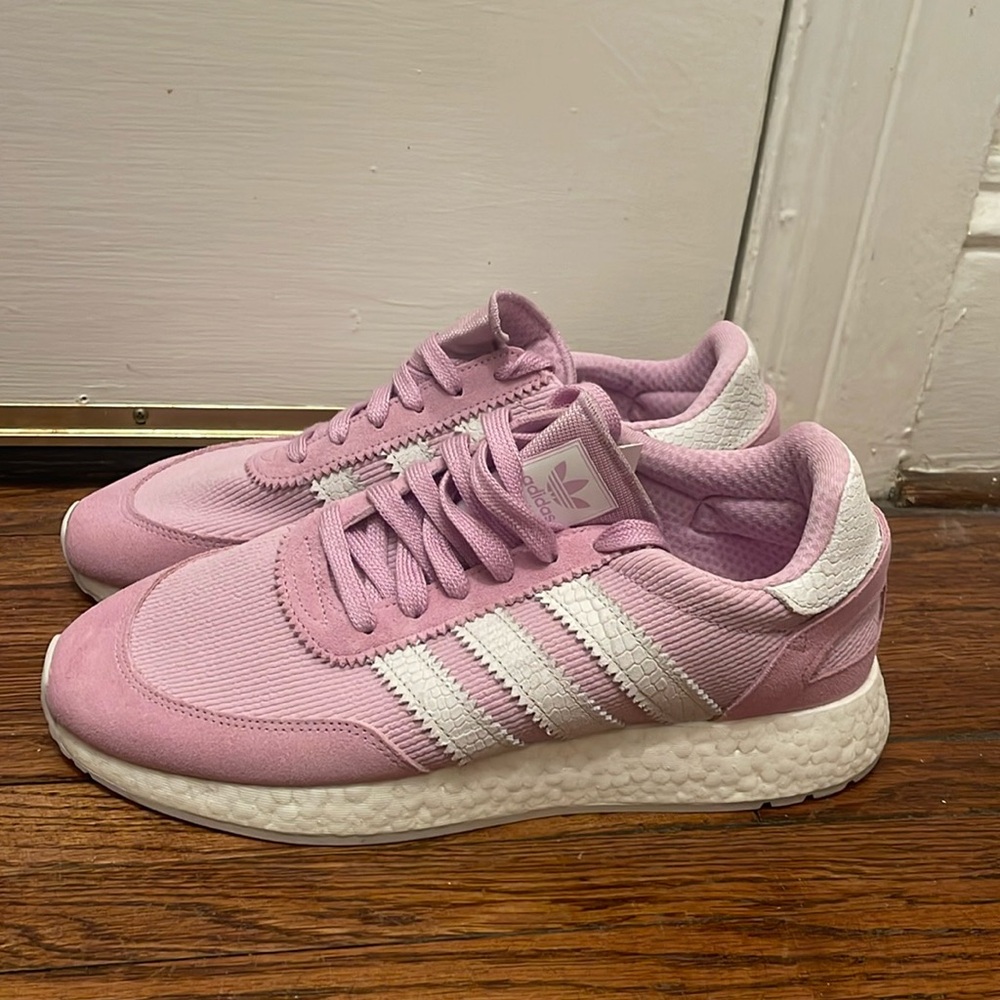 Adidas Sneakers